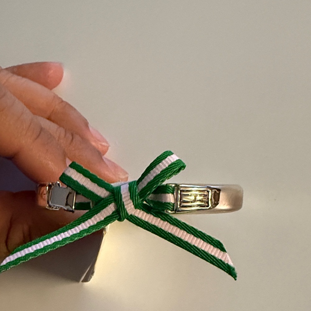 Tommy Hilfiger Silver Hair Band with Green and White Bow - Picture 2 of 5